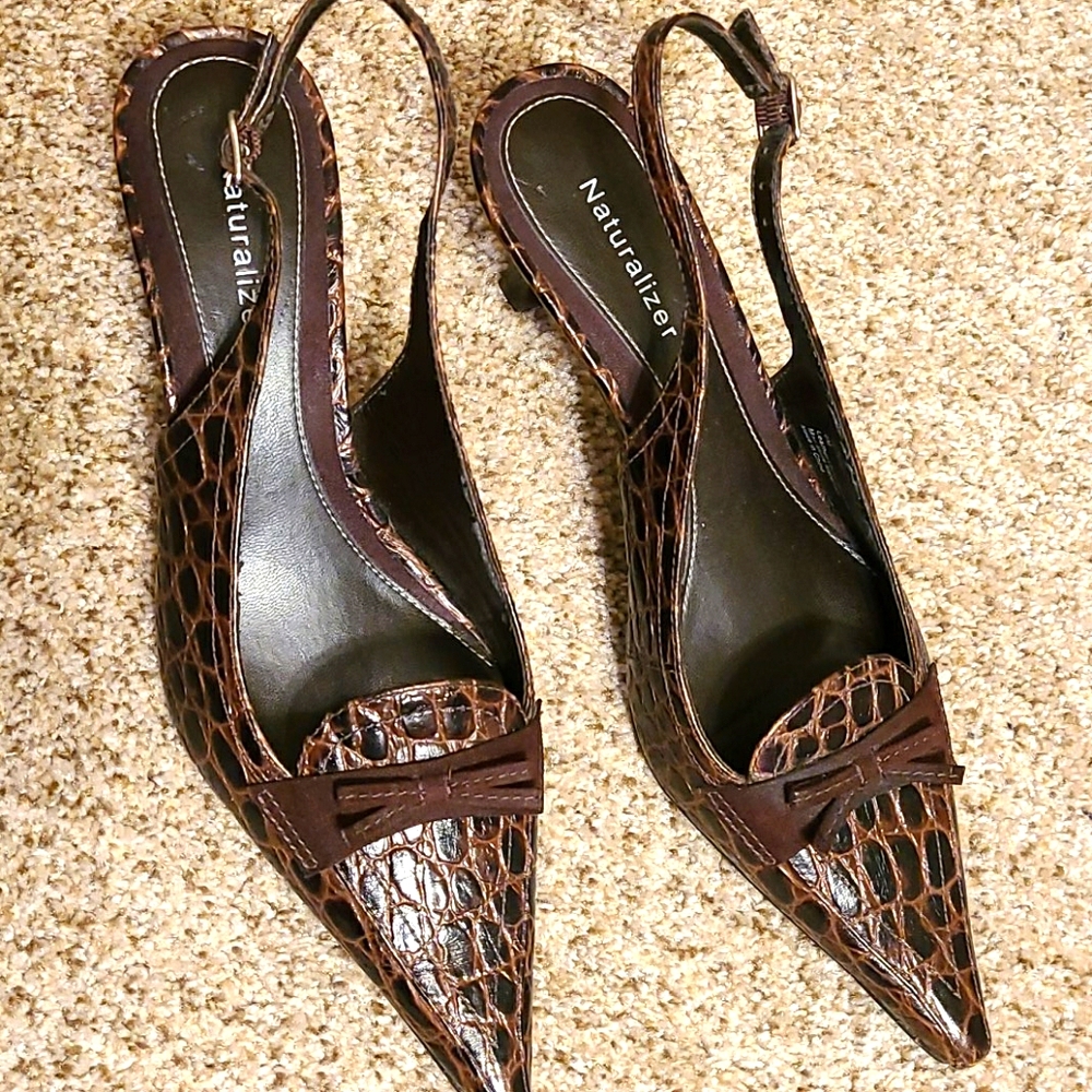 Elegant slingback pumps